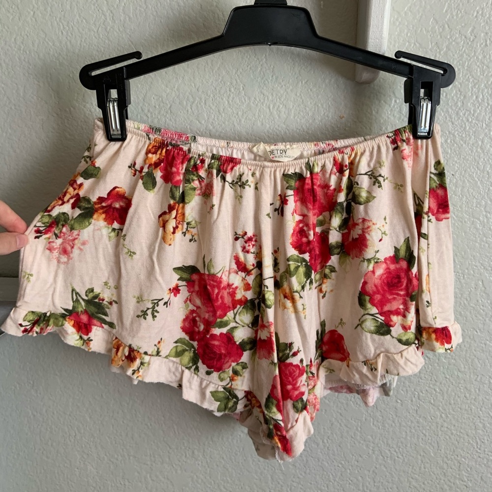 Loose flower shorts